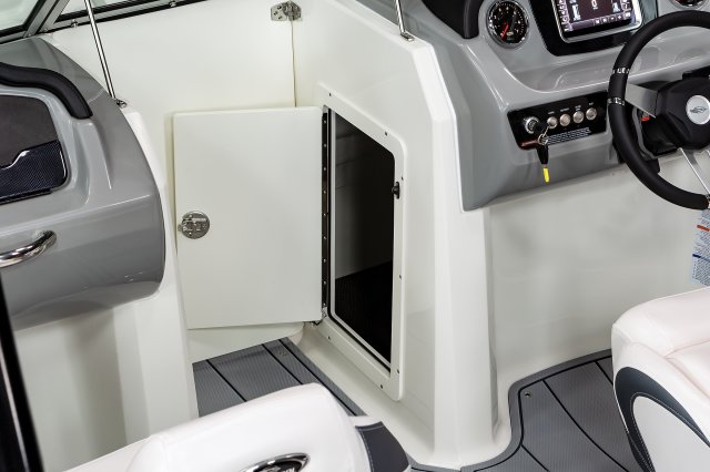 21 Surf - Helm Storage