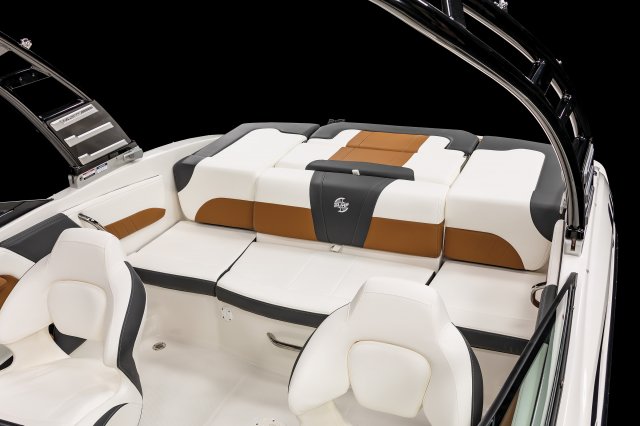 2025 21 SURF Aft Seating