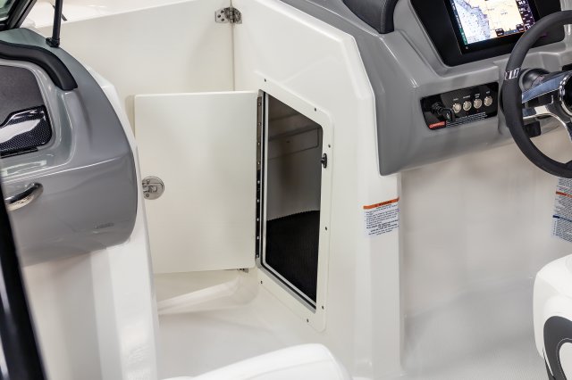 2025 21 SURF Helm Storage