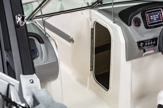 23 SURF - Helm Storage