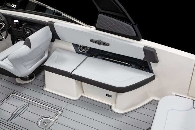 2025 30 SURF Cockpit Starboard Bench