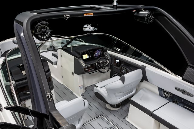 2025 30 SURF Helm Station