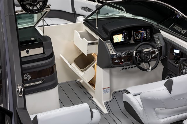 2025 30 SURF Helm Storage