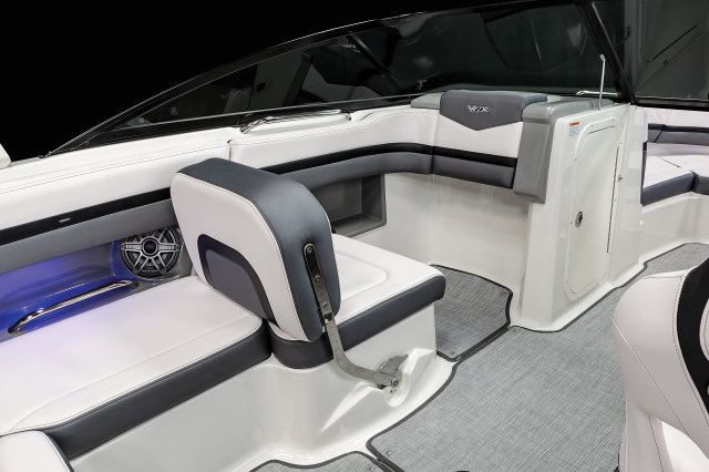 203 VRX - Oasis Lounge