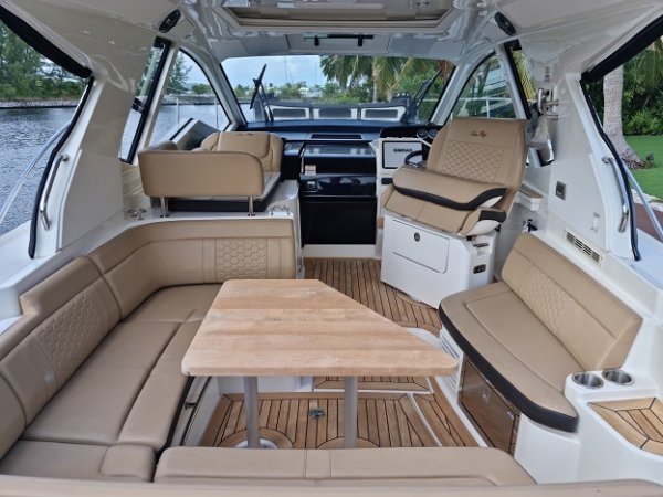 Used 2018 Sea Ray 350 Coupe for sale