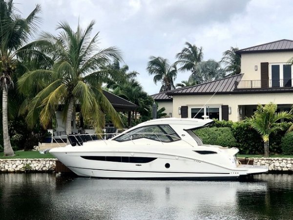 Used 2018 Sea Ray 350 Coupe Power Boat for sale