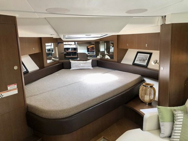 Used 2018 Sea Ray 350 Coupe for sale