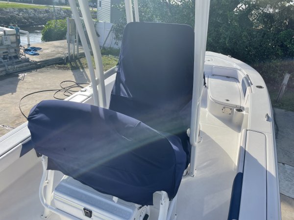 Used 2020  powered Robalo Boat for sale