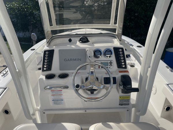 Used 2020  powered Robalo Boat for sale