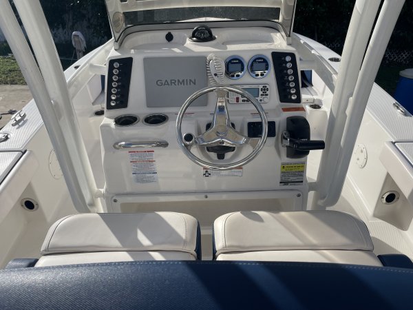 Used 2020 Robalo 226 Cayman for sale