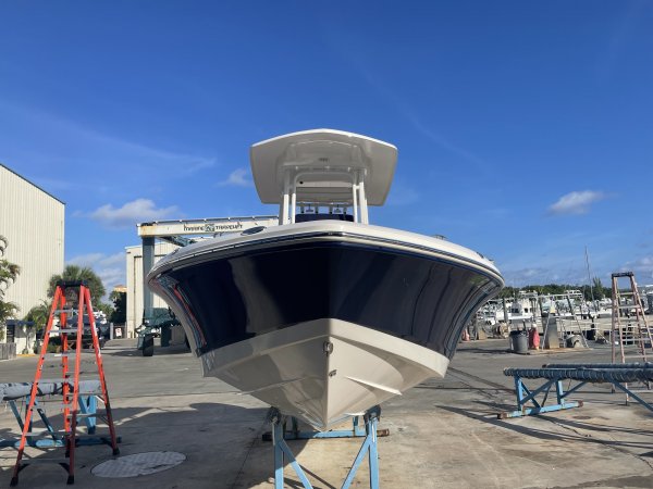 Used 2020  powered Robalo Boat for sale