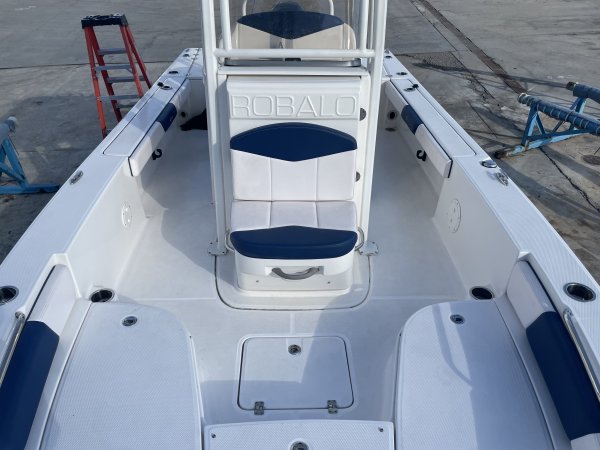 Used 2020 Robalo 226 Cayman for sale