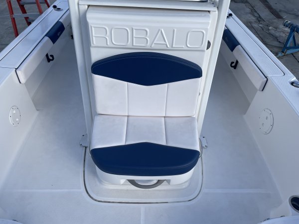 Used 2020  powered Robalo Boat for sale