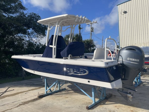 Used 2020 Robalo 226 Cayman Power Boat for sale