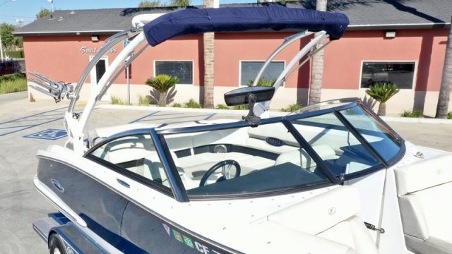 Used 2018  powered Cobalt Boat for sale