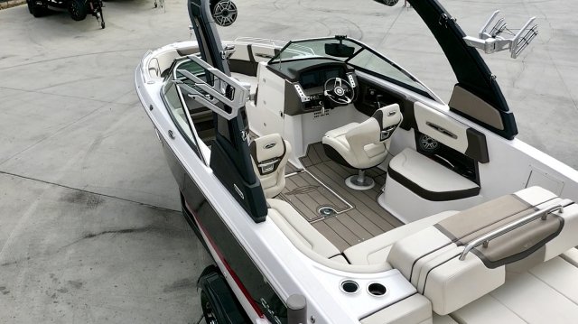 Used 2020  powered Chaparral Boat for sale