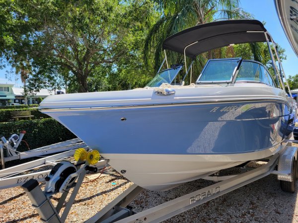Used 2022 Robalo R207 Power Boat for sale