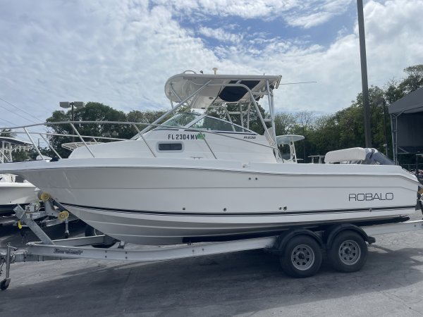 Pre-Owned 2004 Robalo for sale