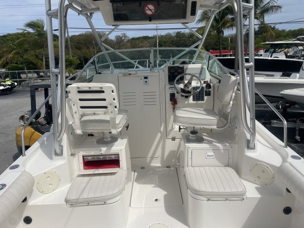 Pre-Owned 2004 Robalo 235 Cuddy Cabin for sale