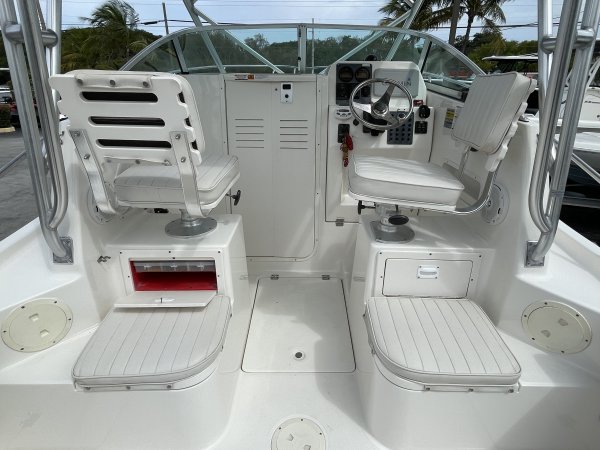 Pre-Owned 2004 Robalo Power Boat for sale