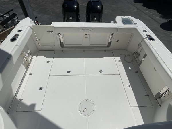 Used 2014  powered Boston Whaler Boat for sale