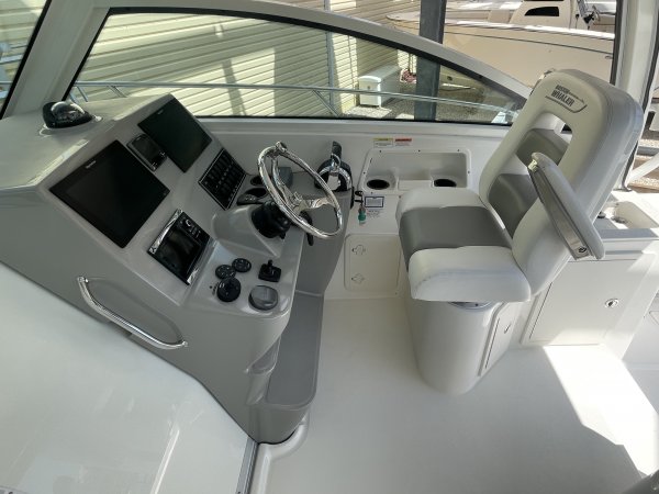 Used 2014 Boston Whaler 315 Conquest Power Boat for sale