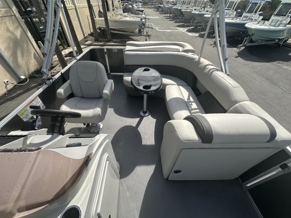 Used 2022 Sylvan Mirage 820 Tri-toon Power Boat for sale