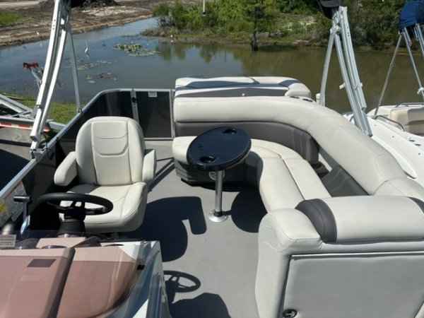 Pre-Owned 2022 Sylvan Power Boat for sale