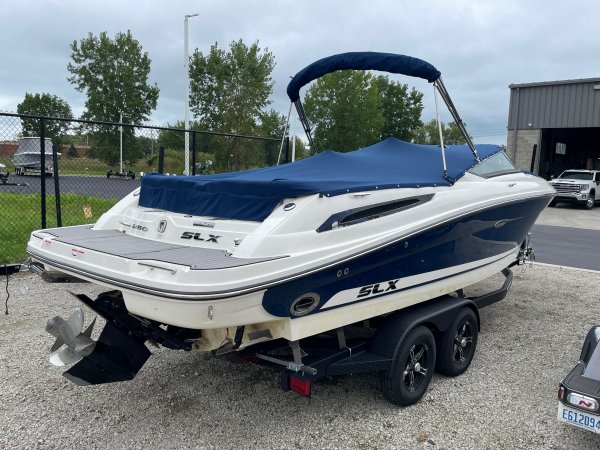 Pre-Owned 2016 Sea Ray 250 SLX Power Boat for sale