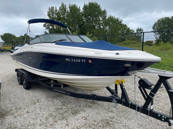 Pre-Owned 2016 Sea Ray Power Boat for sale