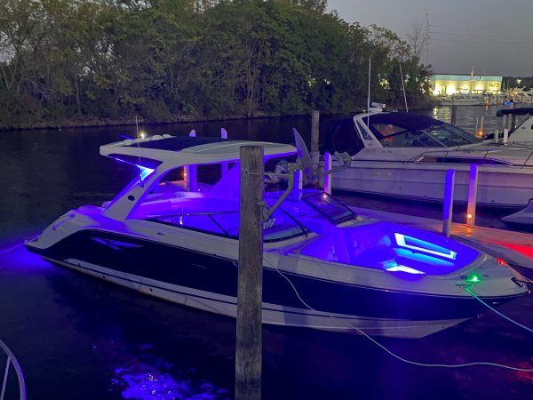 Used 2022  powered Sea Ray Boat for sale