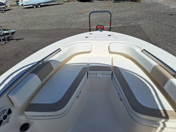 Robalo R200 Center Console for sale