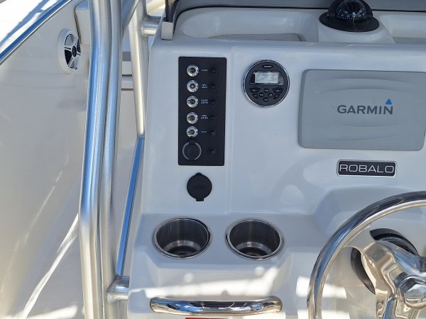 Robalo R200 Center Console for sale