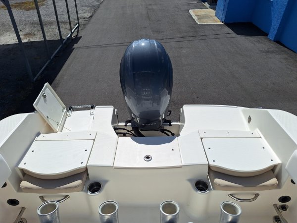 Robalo R200 Center Console for sale