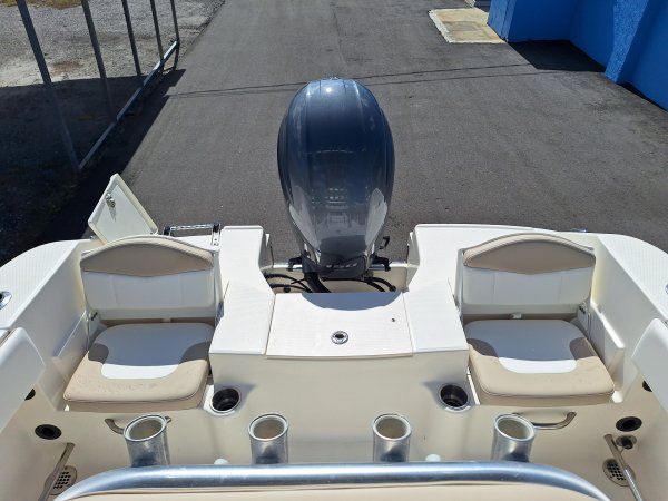 Robalo R200 Center Console for sale