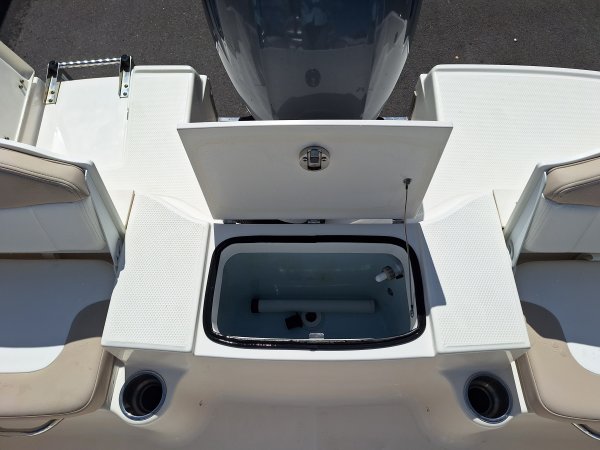 Robalo R200 Center Console for sale