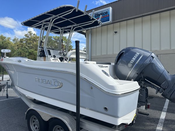 Used 2021 Robalo R202 Explorer Center Console for sale