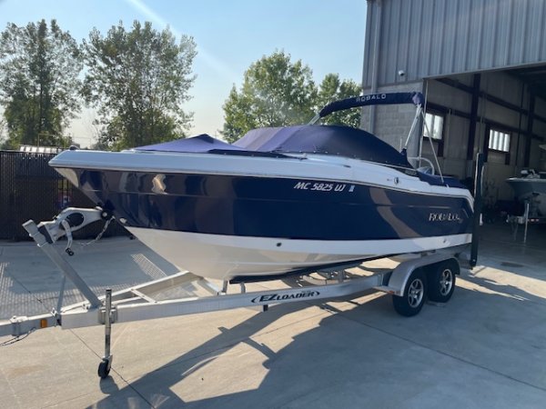 Pre-Owned 2018 Robalo Power Boat for sale