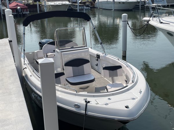 Used 2020 Robalo R222EX Power Boat for sale