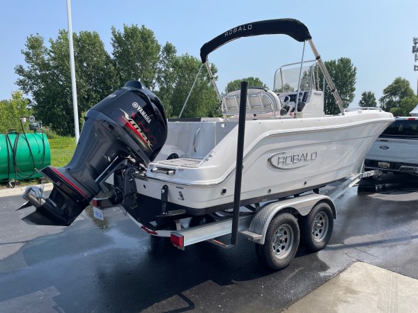 Used 2020 Robalo Power Boat for sale