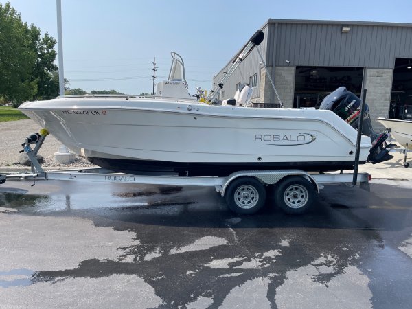 Used 2020 Robalo R222EX Power Boat for sale