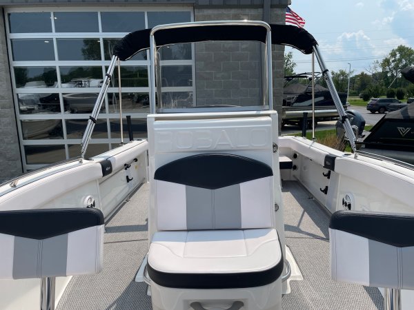 Used 2020  powered Robalo Boat for sale