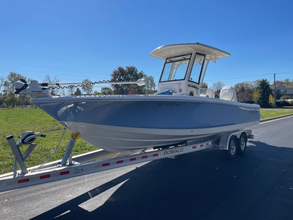 Used 2022 Robalo R266 Cayman for sale