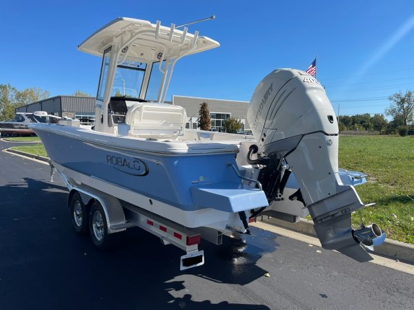 Used 2022  powered Robalo Boat for sale