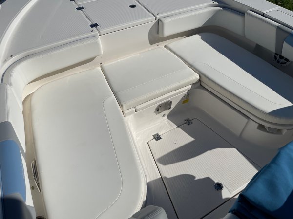 Used 2022 Robalo R266 Cayman Power Boat for sale