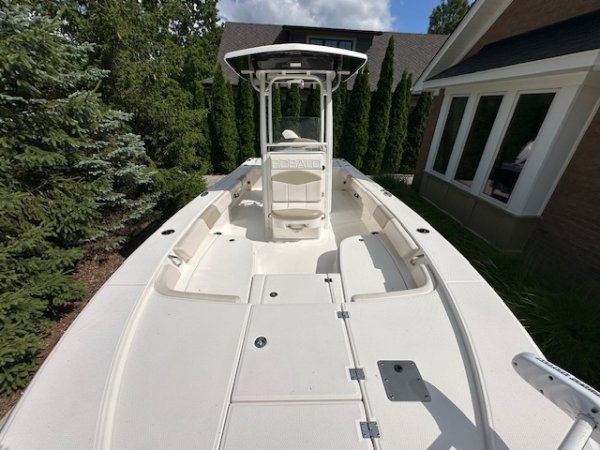 Used 2017 Robalo R246 Cayman for sale