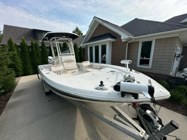 Used 2017 Robalo R246 Cayman for sale