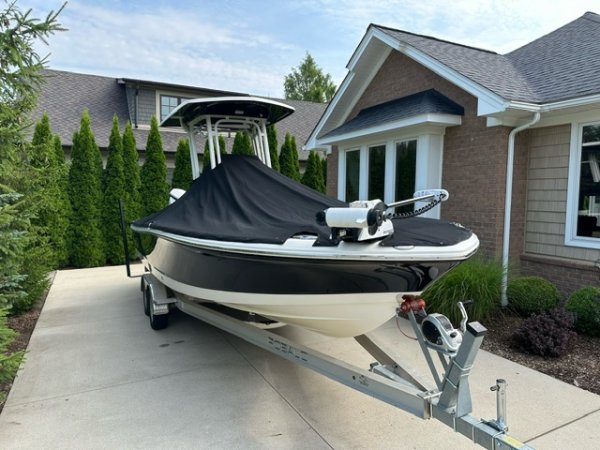 Used 2017 Robalo R246 Cayman for sale