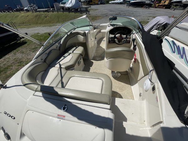 Pre-Owned 2005 Sea Ray Power Boat for sale