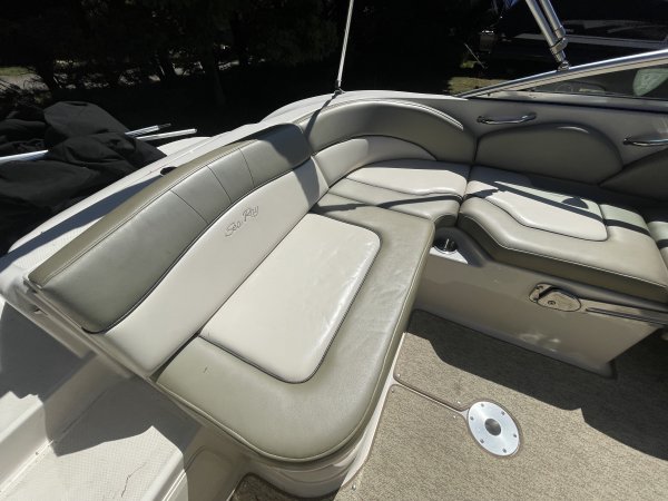 Pre-Owned 2005 Sea Ray 21 Sundeck Power Boat for sale